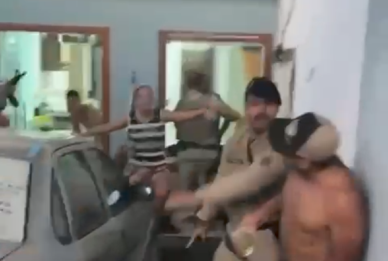 OCORRÊNCIA DE PERTURBAÇÃO TERMINA EM AGRESSÃO ENVOLVENDO POLICIAIS EM PORTO SEGURO OCORRÊNCIA DE PERTURBAÇÃO TERMINA EM AGRESSÃO ENVOLVENDO POLICIAIS EM PORTO SEGURO