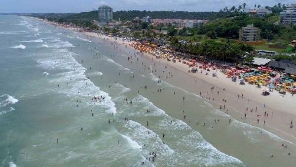 HOMEM É MORTO A TIROS E GRÁVIDA É BALEADA EM CABANA DE PRAIA NA CIDADE DE ILHÉUS 