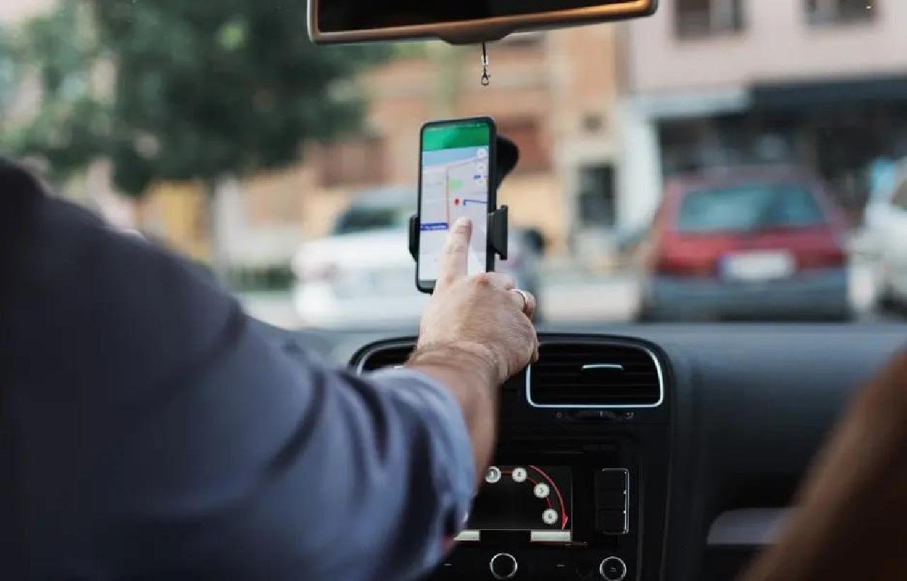 CARROS DE APLICATIVO NÃO PODEM CIRCULAR COM PROPAGANDA ELEITORAL, DECIDE TSE