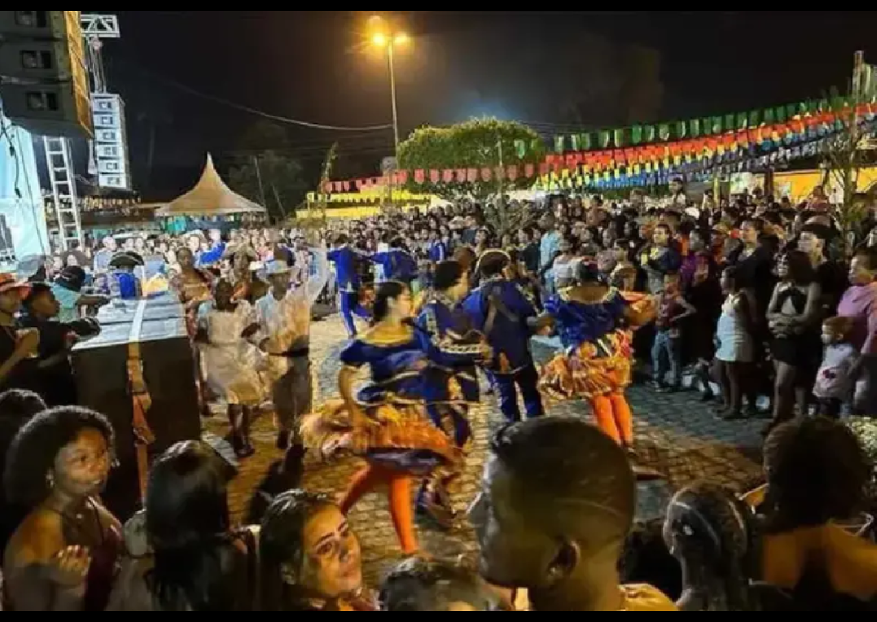 CONCURSO DE QUADRILHAS ACONTECE NESTA QUINTA-FEIRA, 12, NA PRACA DOM EDUARDO, EM ILHÉUS CONCURSO DE QUADRILHAS ACONTECE NESTA QUINTA-FEIRA, 12, NA PRACA DOM EDUARDO, EM ILHÉUS
