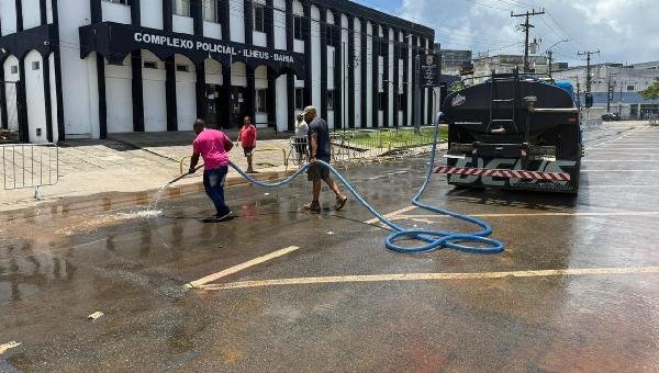 ÁREA DOS ANTIGOS GALPÕES DA CODEBA DE ILHÉUS PASSA POR LIMPEZA