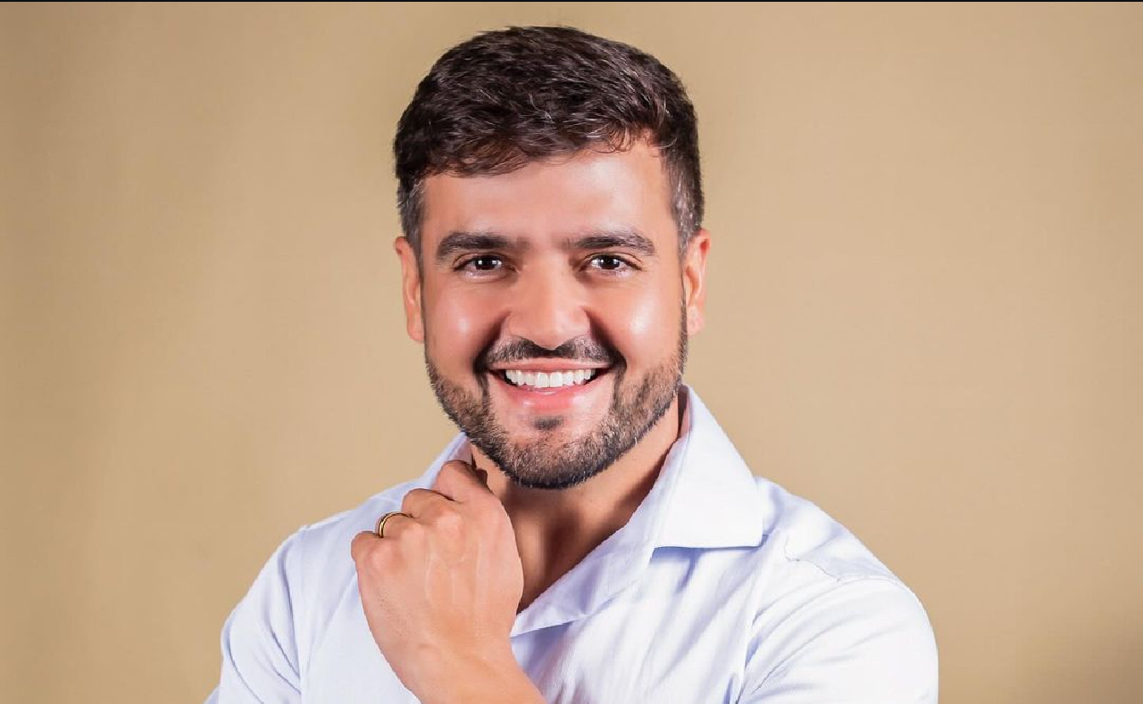 VALDERICO JÚNIOR SERÁ O CANDIDATO À PREFEITURA DE ILHÉUS PELA FRENTE AMPLA VALDERICO JÚNIOR SERÁ O CANDIDATO À PREFEITURA DE ILHÉUS PELA FRENTE AMPLA