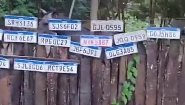 PLACAS DE VEÍCULOS SÃO ENCONTRADAS NO CEPLUS APÓS ALAGAMENTO EM ILHÉUS