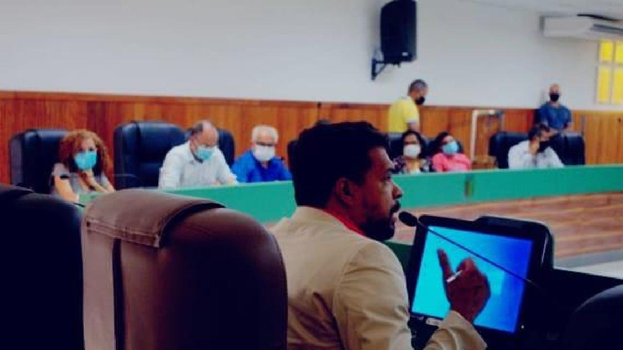 "CORTEI ALUGUEL DE CARRO E COMBUSTÍVEL, TEREMOS UMA ECONOMIA ANUAL DE 300 MIL REAIS" , DISSE PRESIDENTE DA CÂMARA DE ILHÉUS "CORTEI ALUGUEL DE CARRO E COMBUSTÍVEL, TEREMOS UMA ECONOMIA ANUAL DE 300 MIL REAIS" , DISSE PRESIDENTE DA CÂMARA DE ILHÉUS