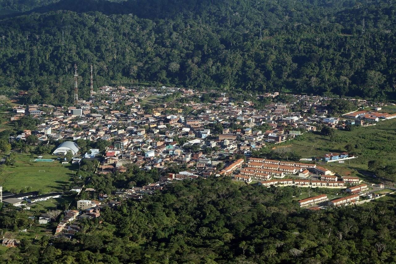 ILHÉUS: CACÁ SE COMPROMETE A IMPLANTAR PROJETO DE REGULARIZAÇÃO FUNDIÁRIA ILHÉUS: CACÁ SE COMPROMETE A IMPLANTAR PROJETO DE REGULARIZAÇÃO FUNDIÁRIA