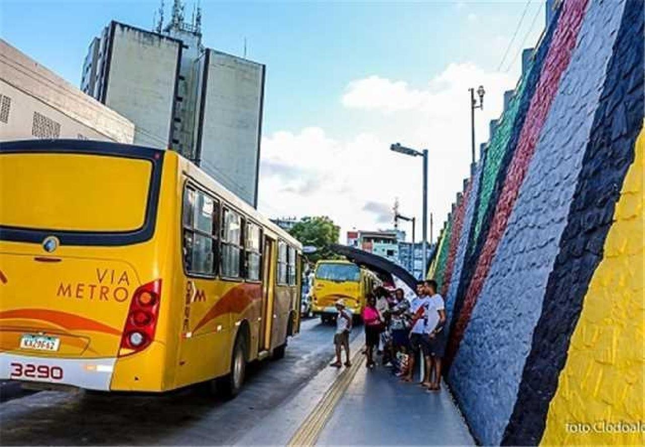 PREFEITURA DE ILHÉUS DETERMINA RETOMADA DO TRANSPORTE COLETIVO AOS DOMINGOS NA ZONA RURAL PREFEITURA DE ILHÉUS DETERMINA RETOMADA DO TRANSPORTE COLETIVO AOS DOMINGOS NA ZONA RURAL