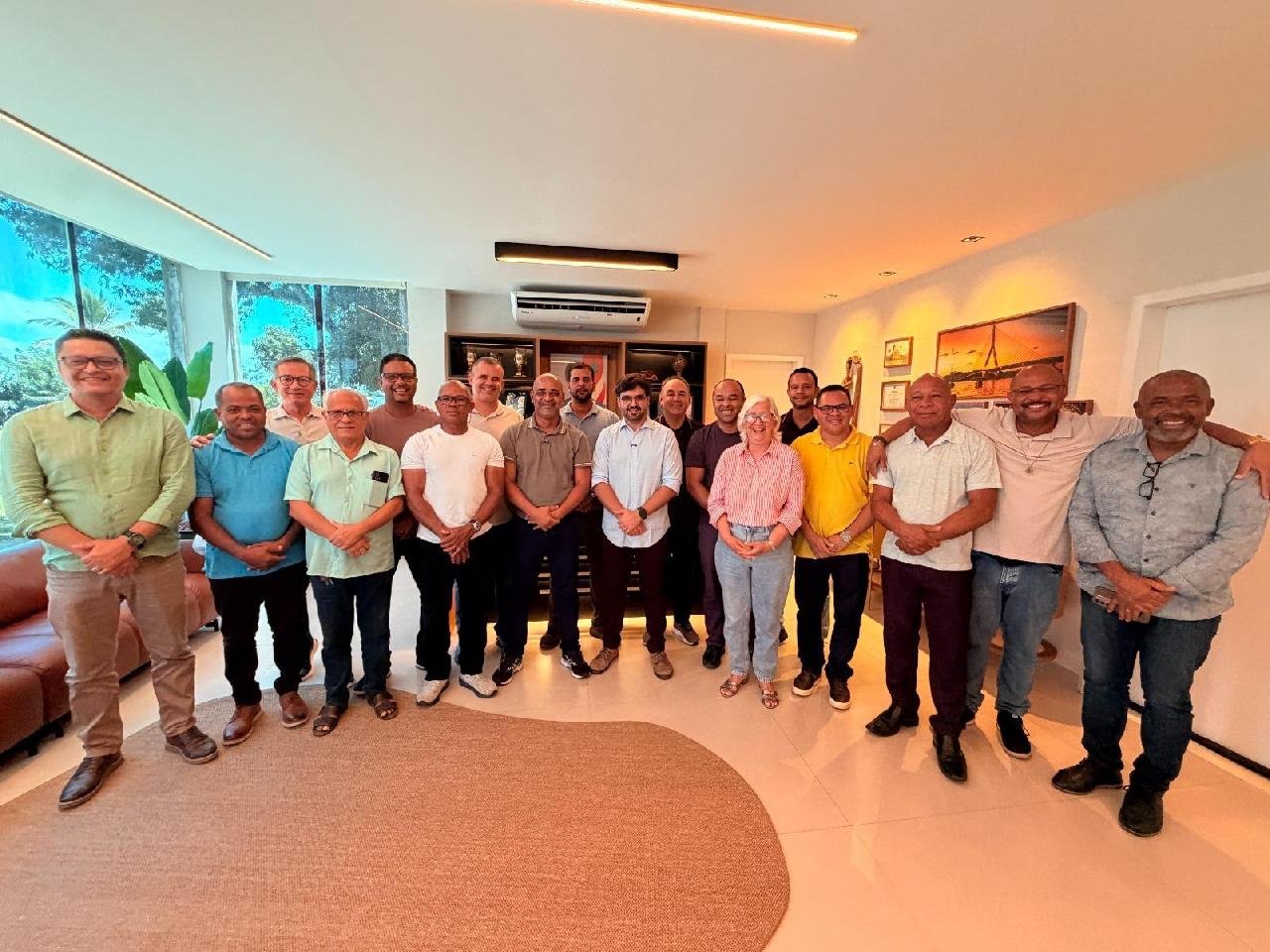 VALDERICO JUNIOR RECEBE VEREADORES E REAFIRMA DIÁLOGO COM O LEGISLATIVO
