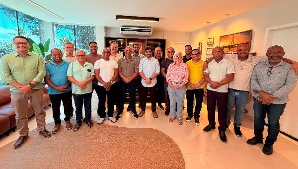 VALDERICO JUNIOR RECEBE VEREADORES E REAFIRMA DIÁLOGO COM O LEGISLATIVO