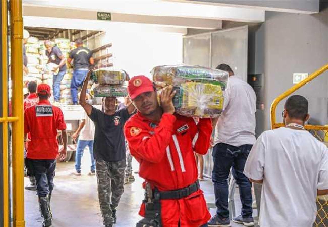 ILHÉUS RECEBE DONATIVOS ENVIADOS PELA DEFESA CIVIL NACIONAL ILHÉUS RECEBE DONATIVOS ENVIADOS PELA DEFESA CIVIL NACIONAL