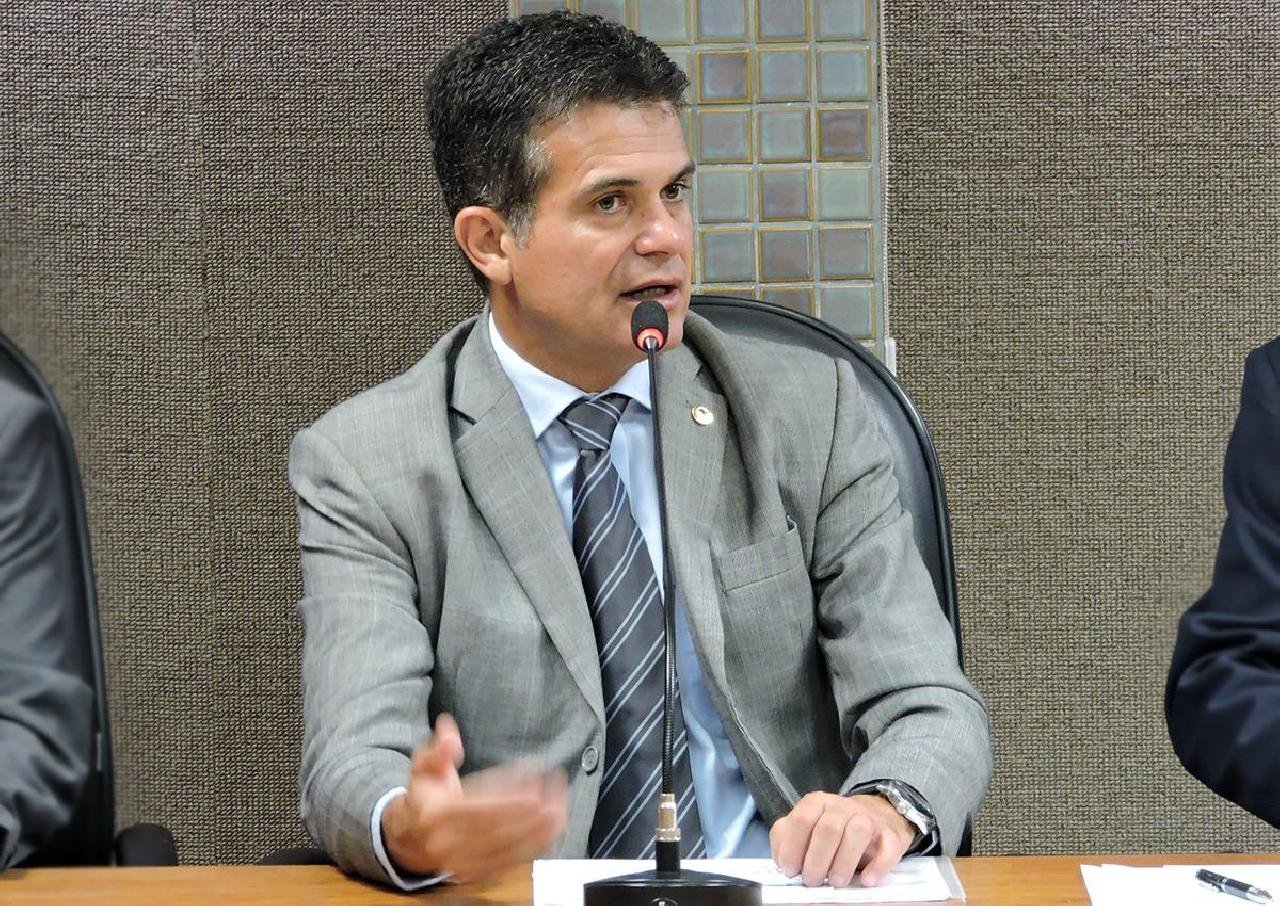 EDUARDO SALLES DIZ QUE JOÃO LEÃO NÃO VAI RESPONDER A ‘GAROTO DE RECADO’ DA OPOSIÇÃO EDUARDO SALLES DIZ QUE JOÃO LEÃO NÃO VAI RESPONDER A ‘GAROTO DE RECADO’ DA OPOSIÇÃO