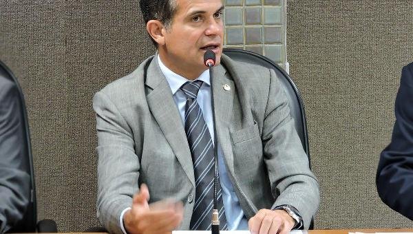 EDUARDO SALLES DIZ QUE JOÃO LEÃO NÃO VAI RESPONDER A ‘GAROTO DE RECADO’ DA OPOSIÇÃO