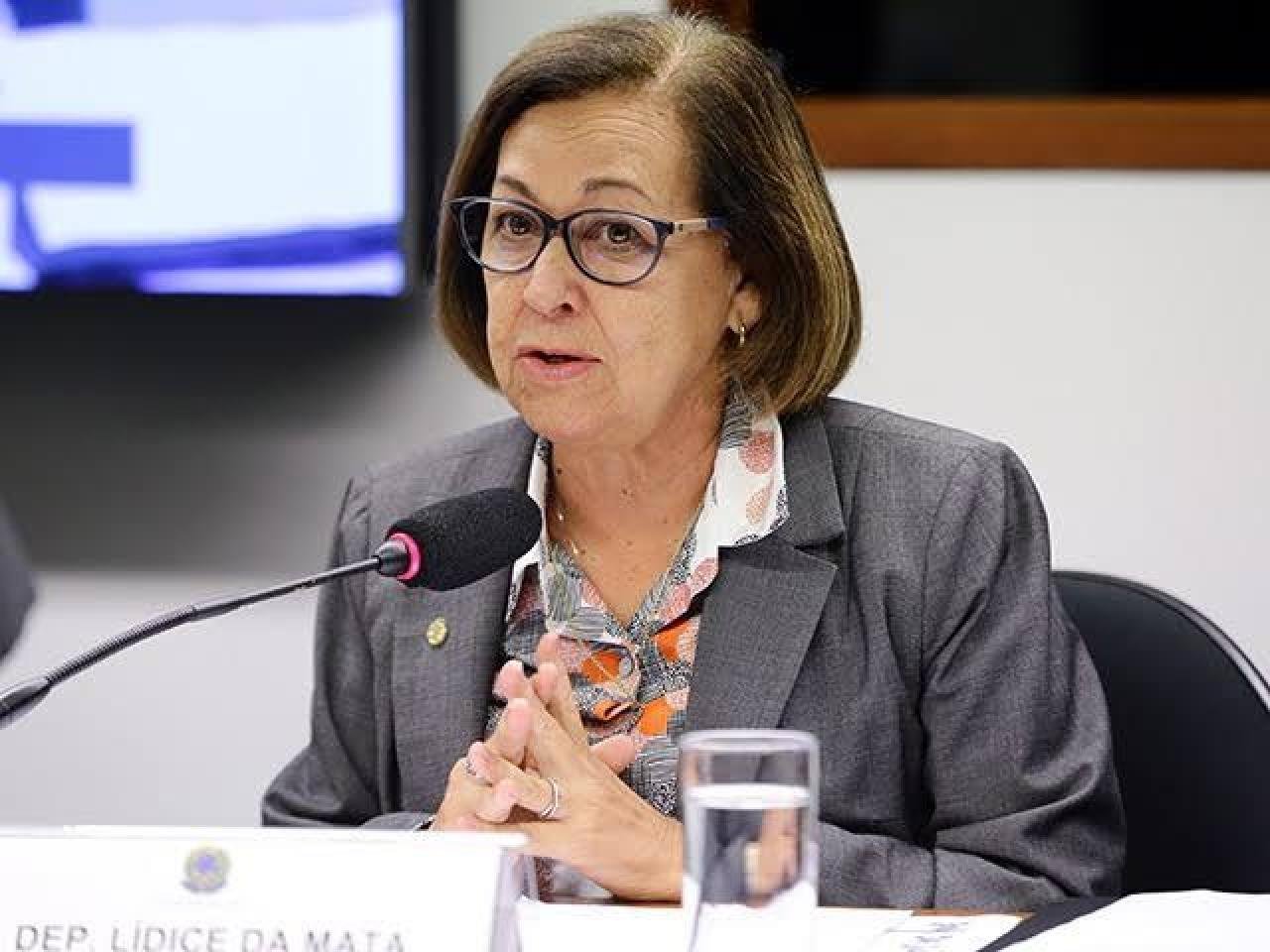LÍDICE CRITICA BOLSONARO POR CONFISCO DE R$ 2,4 BI DOS IFs E DISPARA: ‘QUER USAR DINHEIRO PÚBLICO NAS ELEIÇÕES’ LÍDICE CRITICA BOLSONARO POR CONFISCO DE R$ 2,4 BI DOS IFs E DISPARA: ‘QUER USAR DINHEIRO PÚBLICO NAS ELEIÇÕES’
