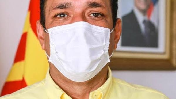 MARÃO ABRE IGREJAS E MANTÊM COMÉRCIO FECHADO