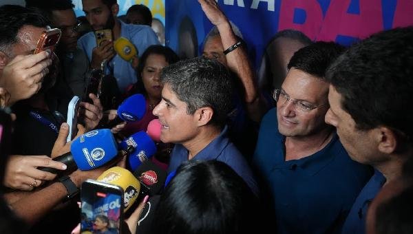 DURANTE EVENTO LOTADO EM CAMAÇARI, ACM NETO DIZ QUE MAIS PREFEITOS VÃO DEIXAR BASE DE JERÔNIMO E ANUNCIAR APOIO À SUA CANDIDATURA