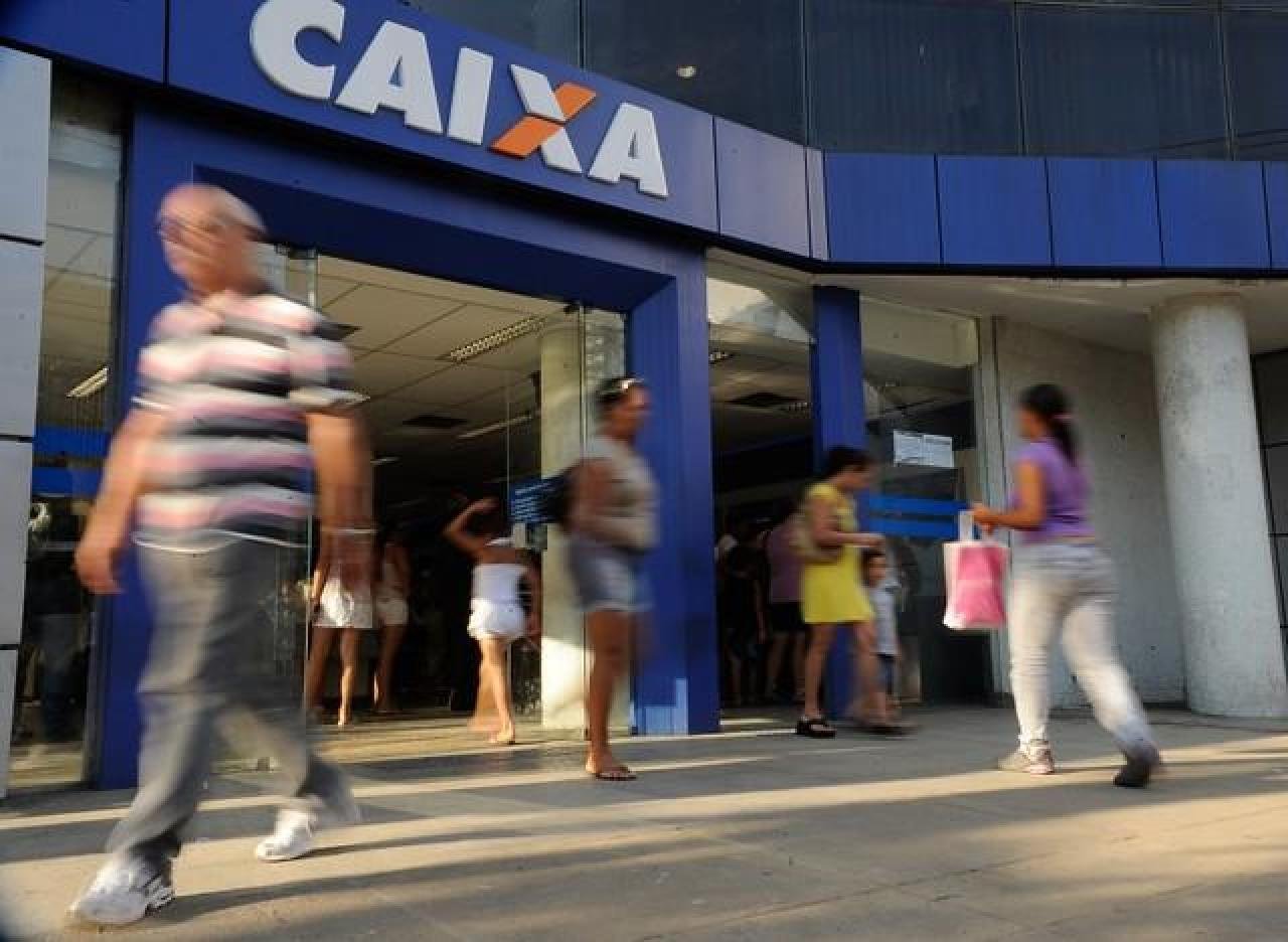 CAIXA COMEÇA A CHAMAR CANDIDATOS APROVADOS NO CONCURSO DE 2014 CAIXA COMEÇA A CHAMAR CANDIDATOS APROVADOS NO CONCURSO DE 2014