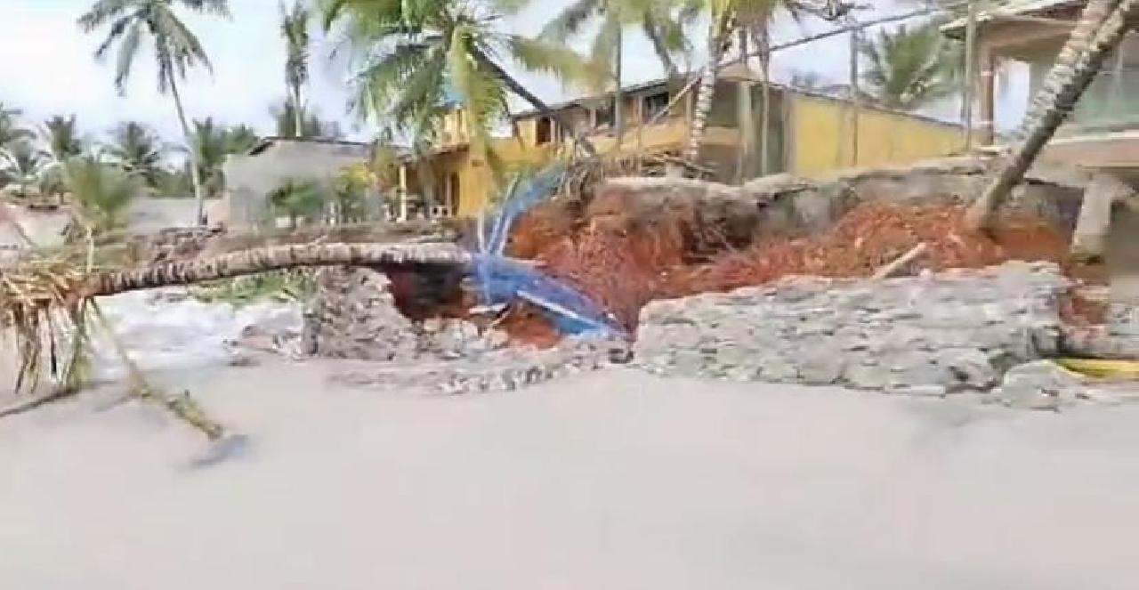 FORÇA DA MARÉ CAUSA ESTRAGOS NO SÃO DOMINGOS FORÇA DA MARÉ CAUSA ESTRAGOS NO SÃO DOMINGOS