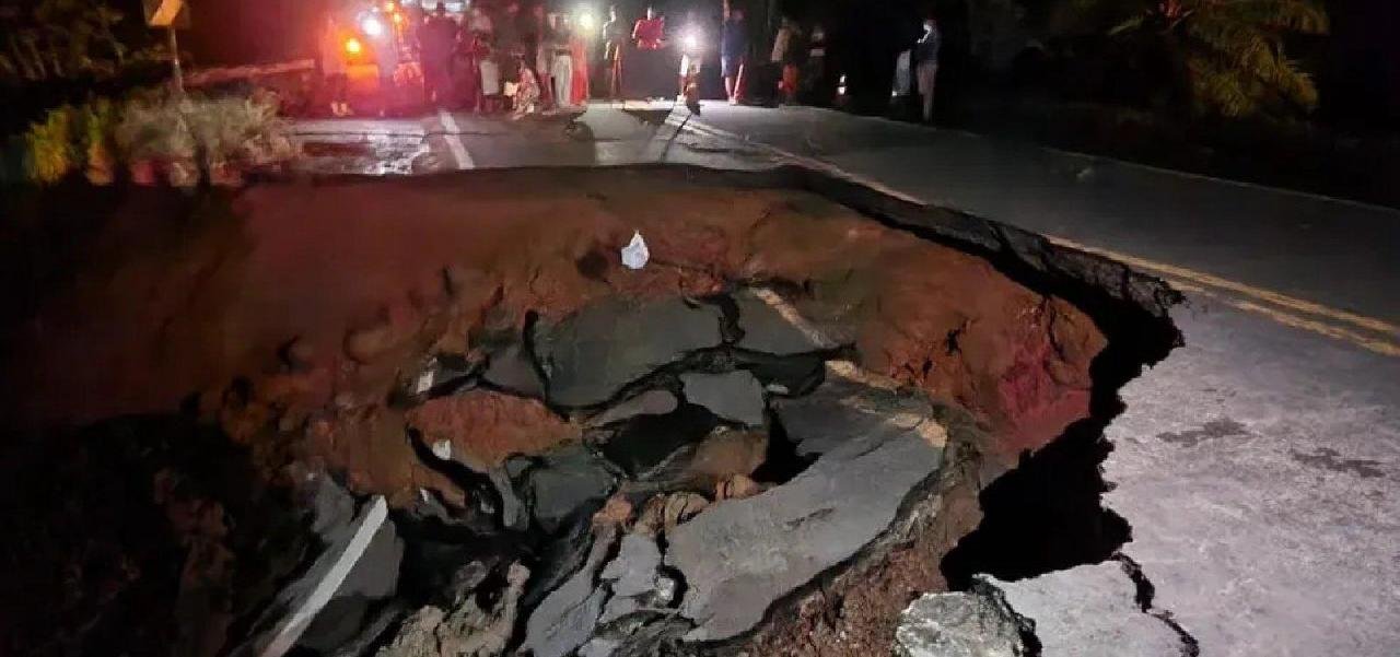 RODOVIAS SÃO RECUPERADAS E LIBERADAS APÓS DANOS CAUSADOS PELA CHUVA NA BAHIA RODOVIAS SÃO RECUPERADAS E LIBERADAS APÓS DANOS CAUSADOS PELA CHUVA NA BAHIA