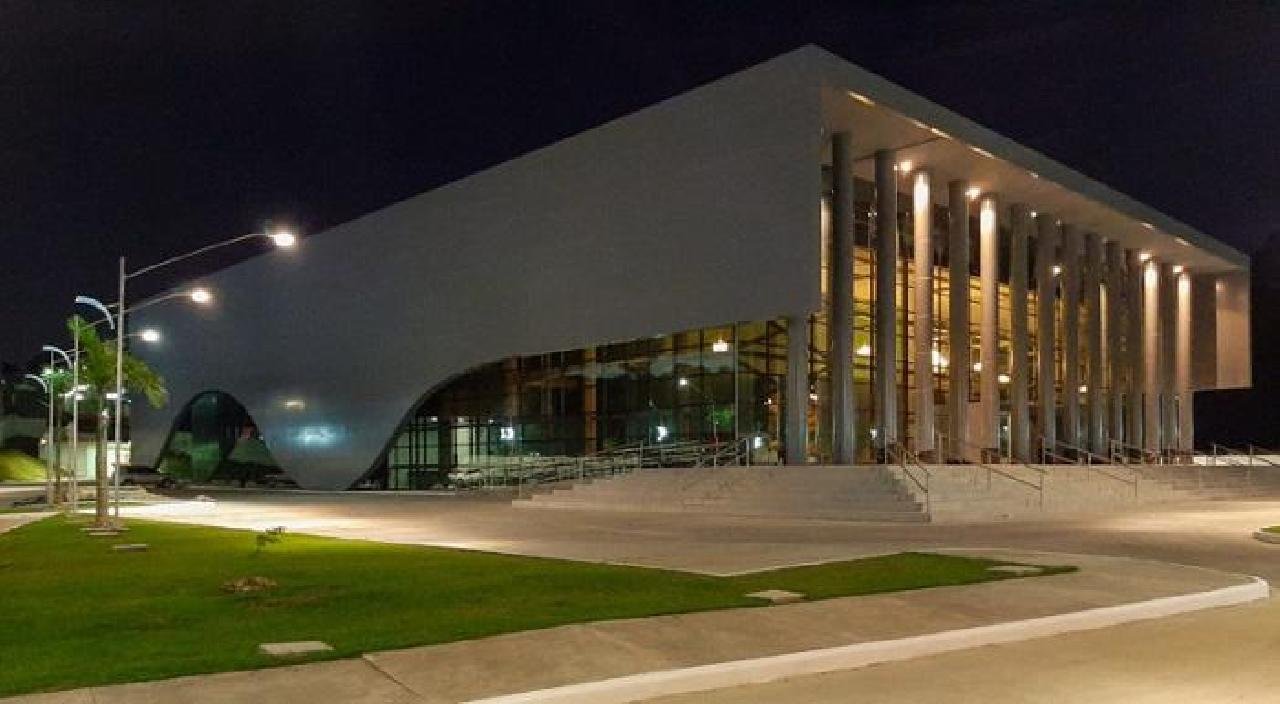 VARA CÊNICA CEDE E CAUSA PÂNICO NO TEATRO CANDINHA DÓREA VARA CÊNICA CEDE E CAUSA PÂNICO NO TEATRO CANDINHA DÓREA