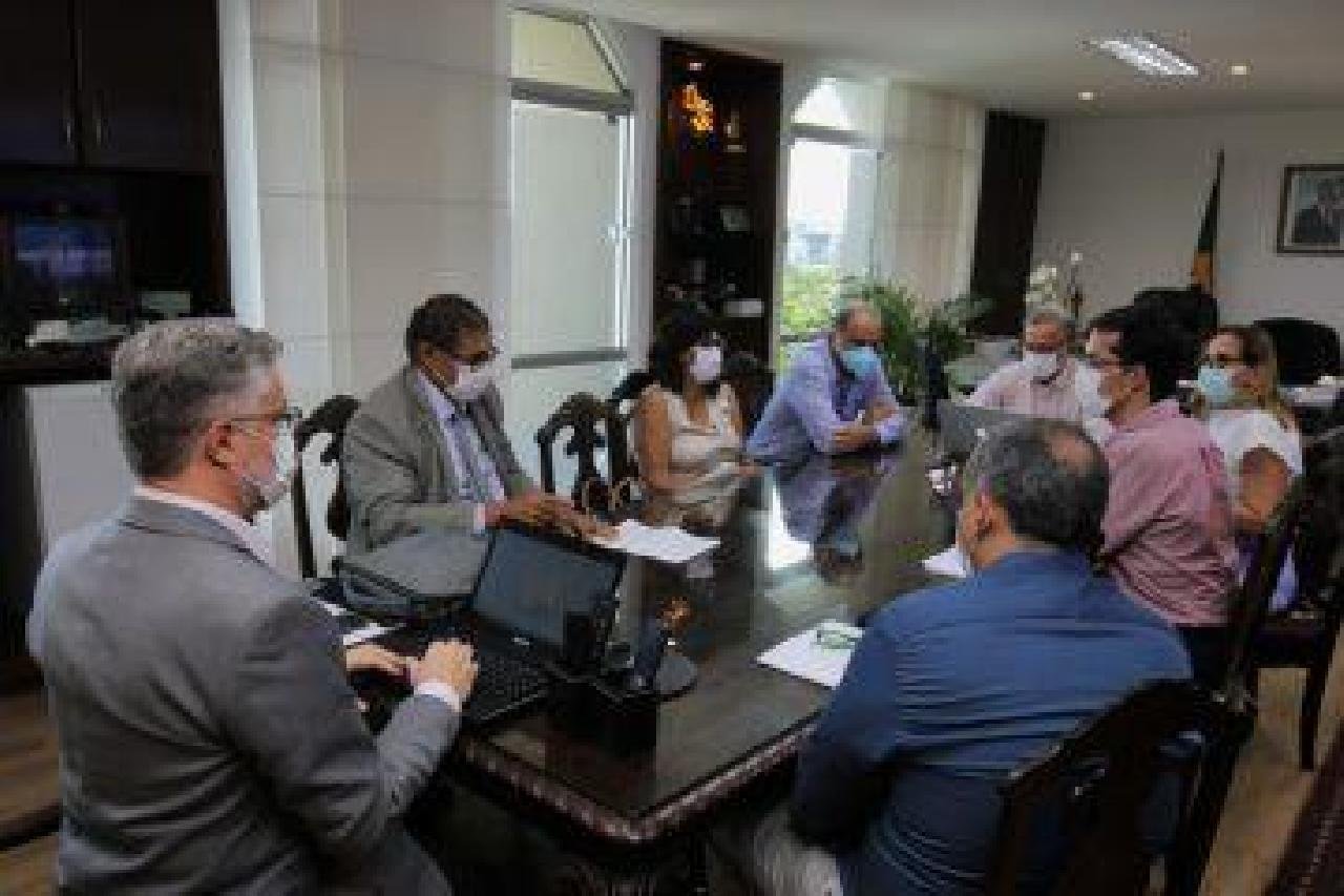 BAHIA AUTORIZA TRATAMENTO QUE ASSOCIA HIDROXICLOROQUINA E AZITROMICINA PARA PACIENTES DE CORONAVÍRUS BAHIA AUTORIZA TRATAMENTO QUE ASSOCIA HIDROXICLOROQUINA E AZITROMICINA PARA PACIENTES DE CORONAVÍRUS