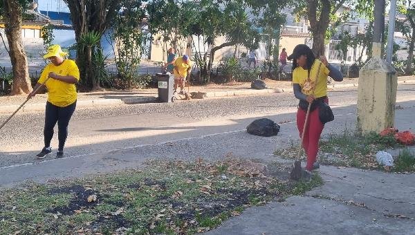 LIMPEZA É REALIZADA NO HERNANI SÁ APÓS BLOCOS DE CARNAVAL 