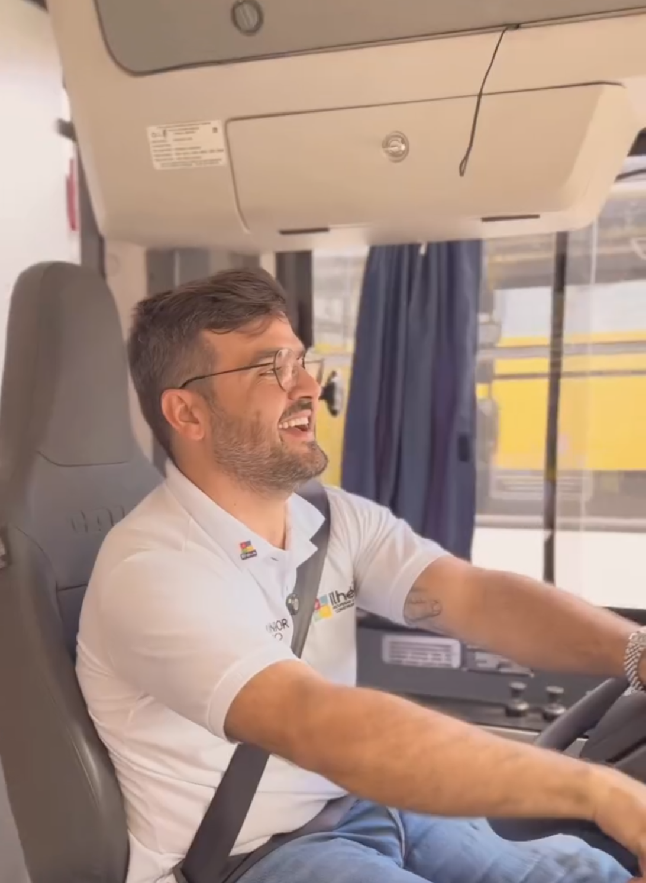 "POSSO PILOTAR DE MOTO A CAMINHÃO, TENHO CARTEIRA AD", DIZ PREFEITO VALDERICO JÚNIOR "POSSO PILOTAR DE MOTO A CAMINHÃO, TENHO CARTEIRA AD", DIZ PREFEITO VALDERICO JÚNIOR