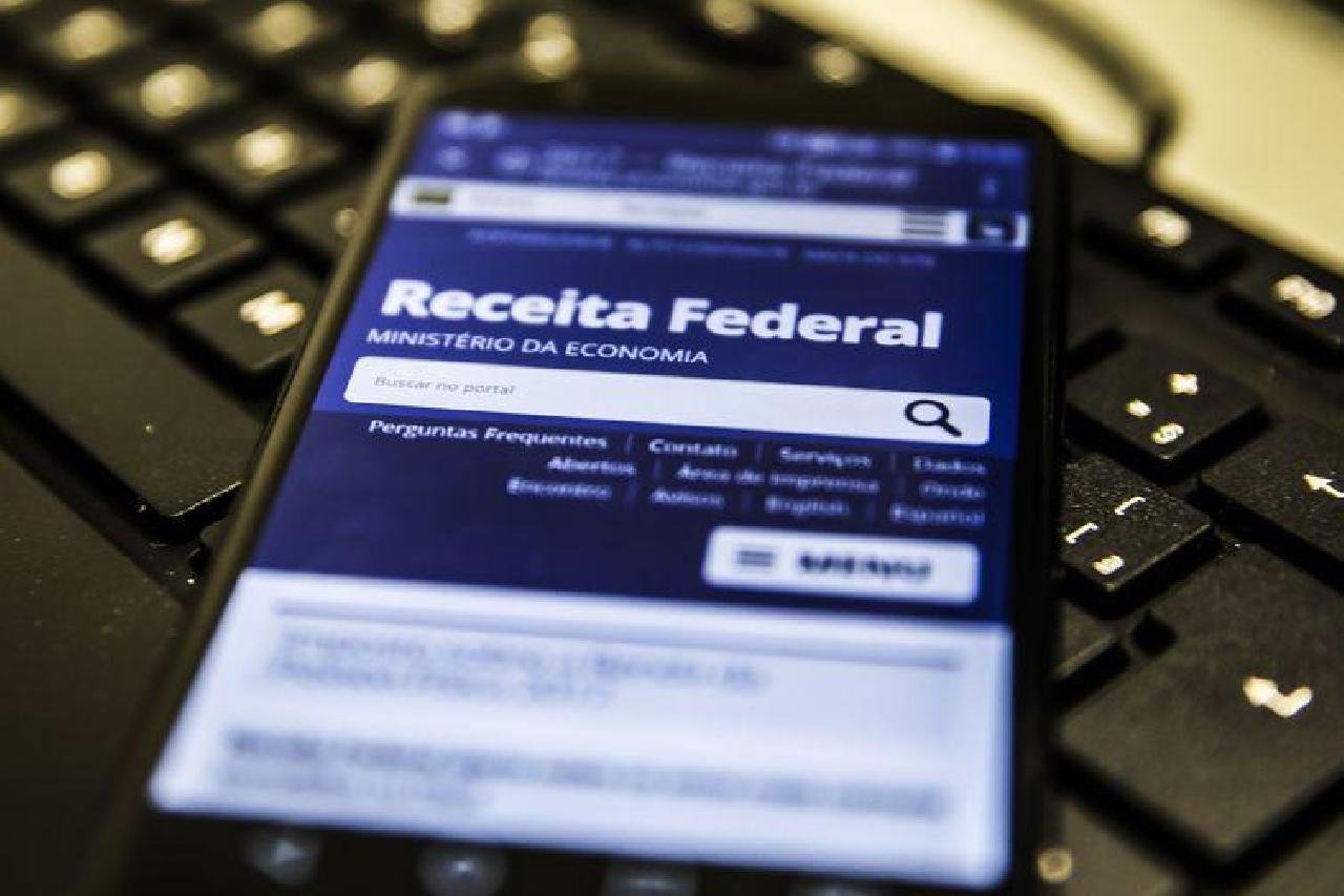 RECEITA PAGA HOJE AS RESTITUIÇÕES DO 1º LOTE DO IMPOSTO DE RENDA RECEITA PAGA HOJE AS RESTITUIÇÕES DO 1º LOTE DO IMPOSTO DE RENDA