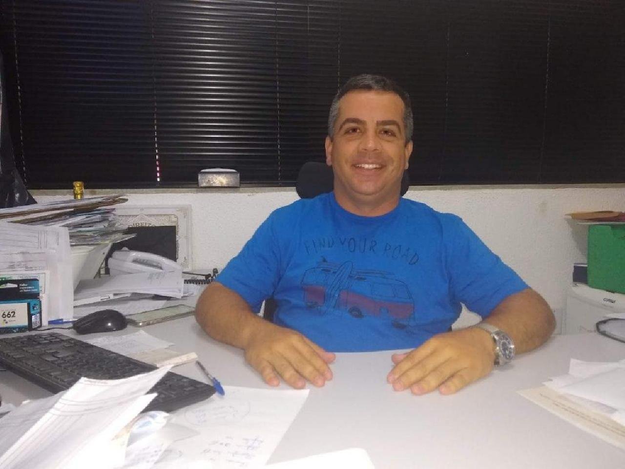 "ESCOVAR OS DENTES É UMA TAREFA QUE EXIGE MUITO ESFORÇO", AFIRMA SECRETÁRIO QUE ESTÁ COM COVID - 19 "ESCOVAR OS DENTES É UMA TAREFA QUE EXIGE MUITO ESFORÇO", AFIRMA SECRETÁRIO QUE ESTÁ COM COVID - 19