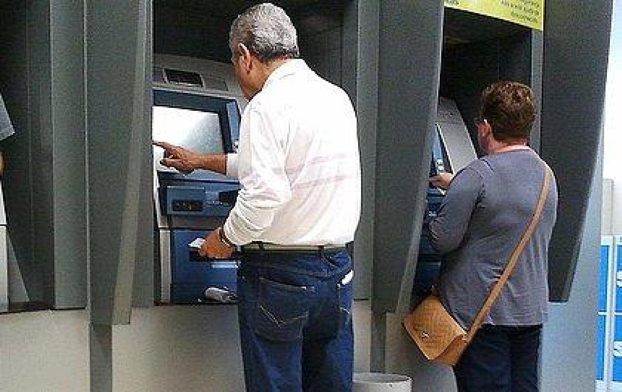 ESTADO ANTECIPA PAGAMENTO DE APOSENTADOS E PENSIONISTAS NO MÊS DE SETEMBRO ESTADO ANTECIPA PAGAMENTO DE APOSENTADOS E PENSIONISTAS NO MÊS DE SETEMBRO