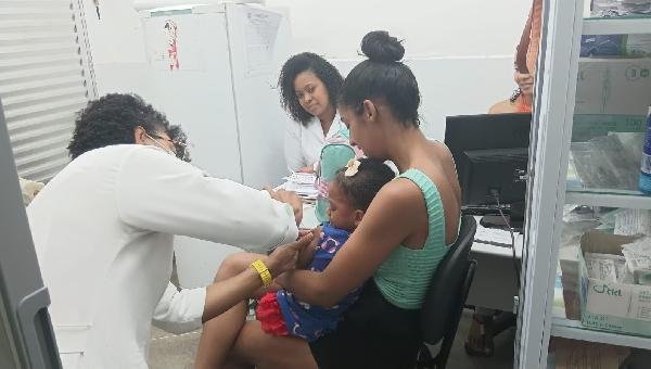 QUASE DUAS MIL DOSES SÃO APLICADAS DURANTE DIA D DE MULTI VACINAÇÃO EM ILHÉUS