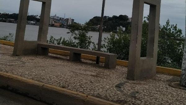 ILHÉUS: PONTOS  NA ZONA SUL FICAM SEM O TETO;  PREFEITURA NÃO EXPLICA O MOTIVO