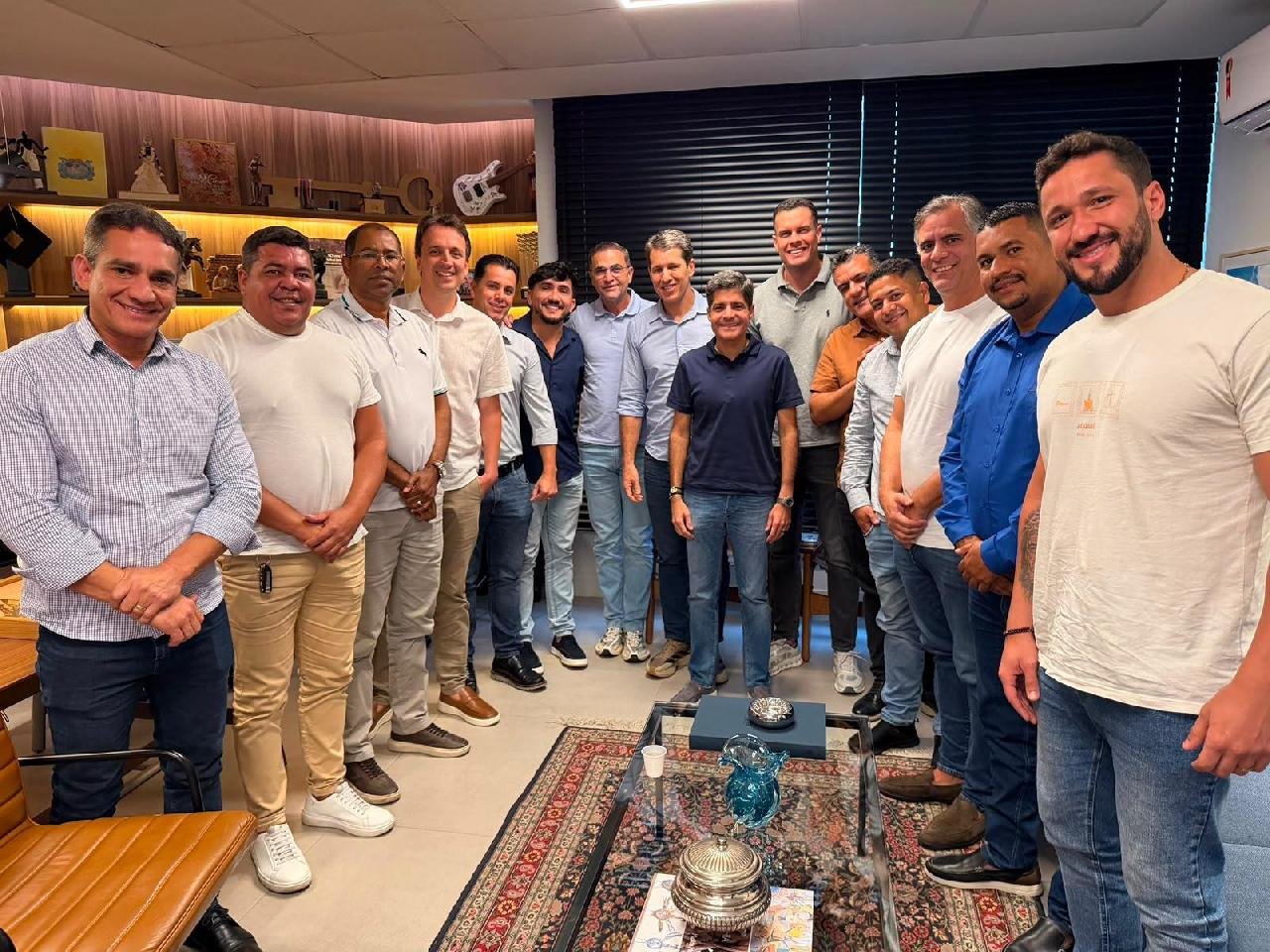 ACM NETO RECEBE PREFEITO E VEREADORES DE JEQUIÉ, REFORÇA COMPROMISSO COM O MUNICÍPIO E DEFENDE PARCERIA COM A GESTÃO LOCAL 