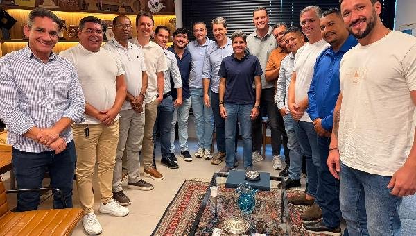 ACM NETO RECEBE PREFEITO E VEREADORES DE JEQUIÉ, REFORÇA COMPROMISSO COM O MUNICÍPIO E DEFENDE PARCERIA COM A GESTÃO LOCAL 