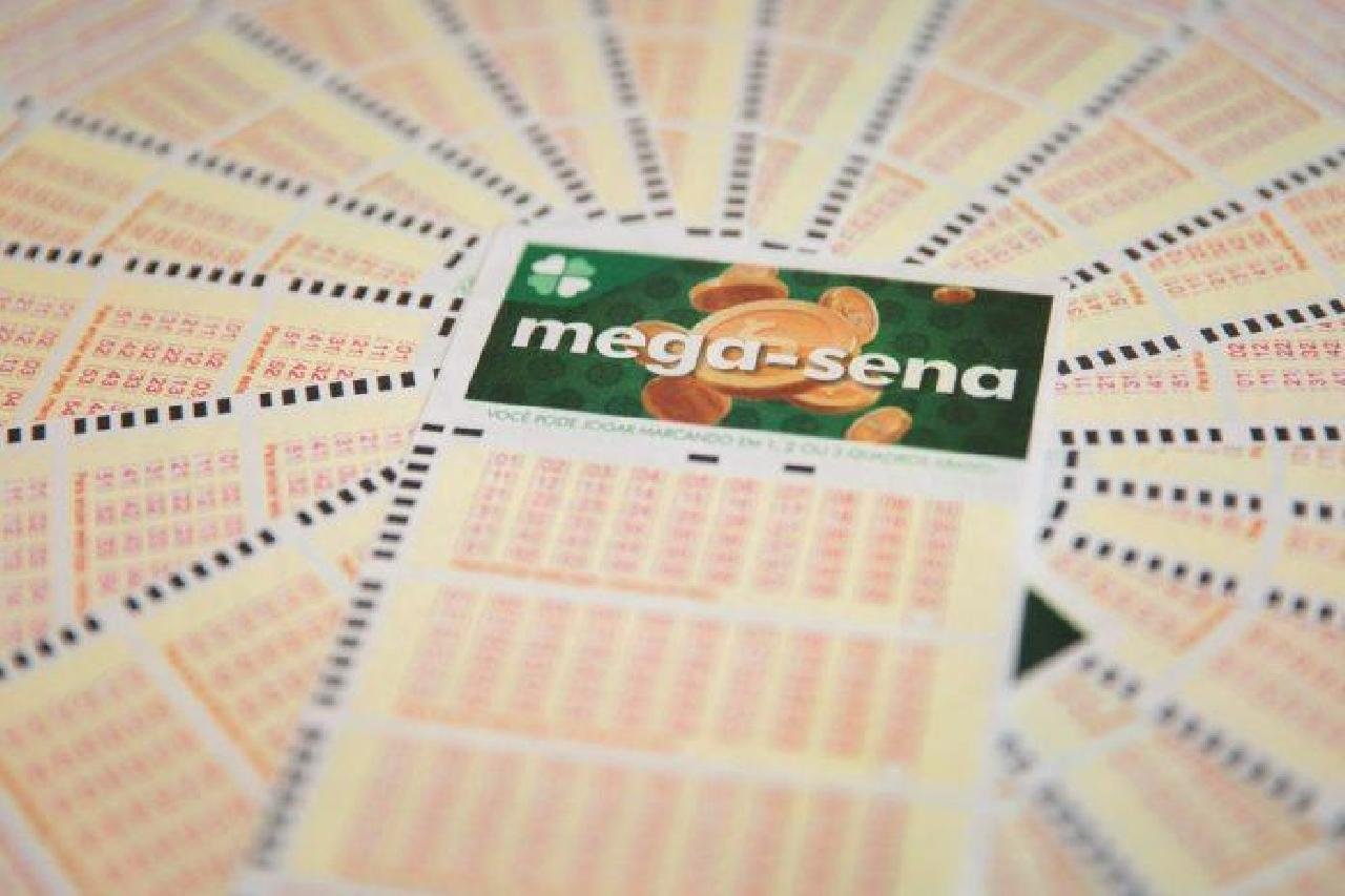 MEGA-SENA ACUMULA DE NOVO, E PRÊMIO VAI A R$ 42 MILHÕES MEGA-SENA ACUMULA DE NOVO, E PRÊMIO VAI A R$ 42 MILHÕES