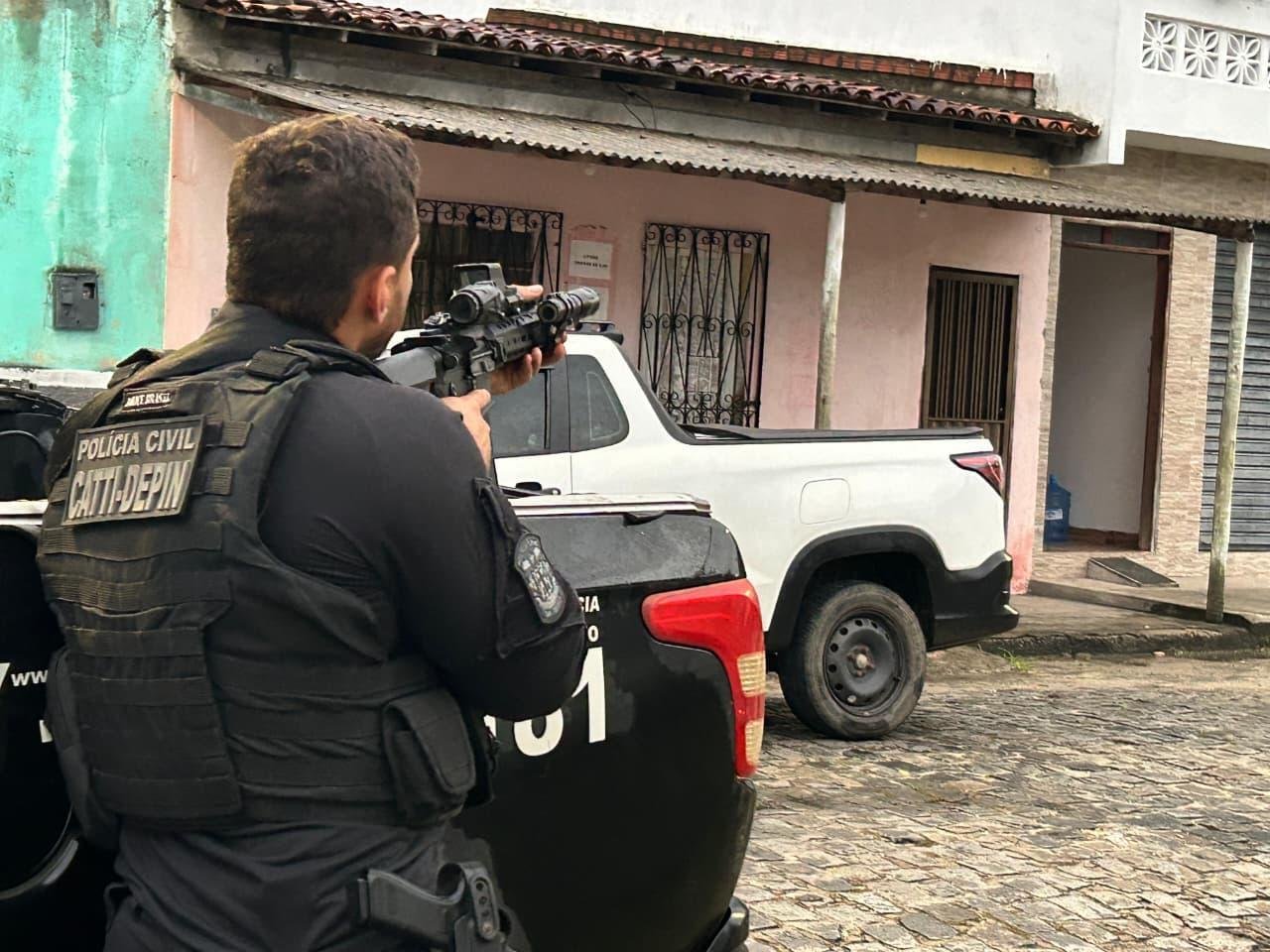 OPERAÇÃO SALITRE LOCALIZA 17 INTEGRANTES DE FACÇÃO COM ATUAÇÃO NO SUL DA BAHIA E BLOQUEIA R$ 15 MILHÕES EM QUATRO ESTADOS