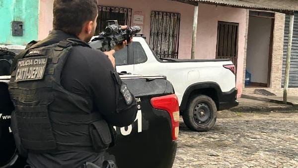 OPERAÇÃO SALITRE LOCALIZA 17 INTEGRANTES DE FACÇÃO COM ATUAÇÃO NO SUL DA BAHIA E BLOQUEIA R$ 15 MILHÕES EM QUATRO ESTADOS
