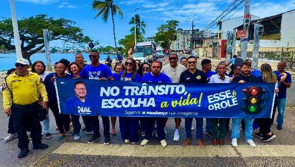 ILHÉUS REALIZA A PRIMEIRA BLITZ SOLIDÁRIA “NO TRÂNSITO, ESCOLHA A VIDA” ILHÉUS REALIZA A PRIMEIRA BLITZ SOLIDÁRIA “NO TRÂNSITO, ESCOLHA A VIDA”