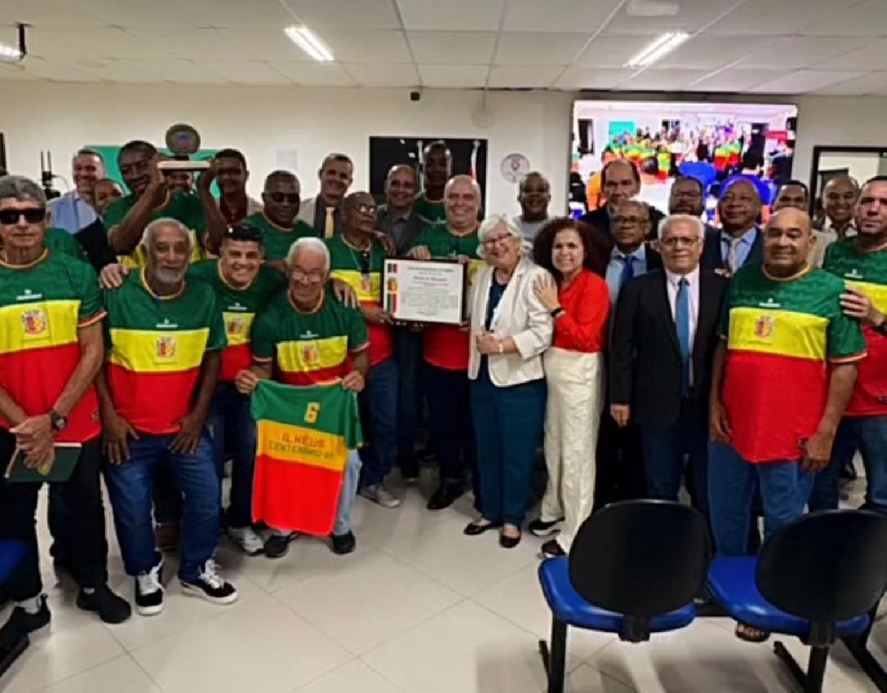 SELEÇÃO DE ILHÉUS TRICAMPEÃ INTERESTADUAL É HOMENAGEADA NA CÂMARA APÓS 45 ANOS DA CONQUISTA