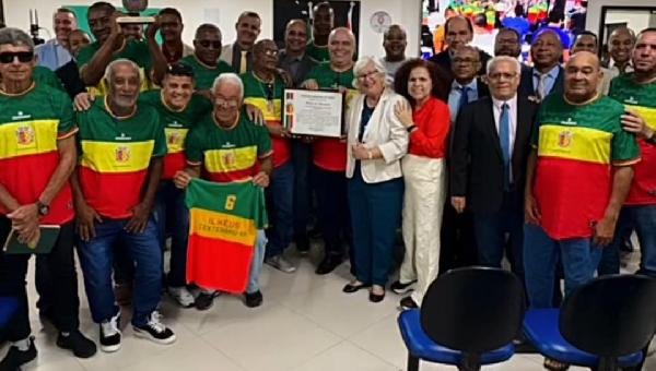 SELEÇÃO DE ILHÉUS TRICAMPEÃ INTERESTADUAL É HOMENAGEADA NA CÂMARA APÓS 45 ANOS DA CONQUISTA
