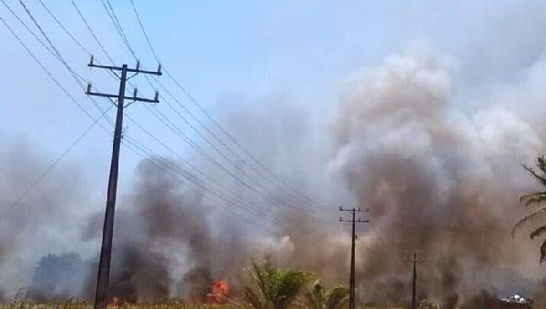 TAIPU DE FORA E BARRA GRANDE FICAM SEM ENERGIA ELÉTRICA APÓS INCÊNDIO PRÓXIMO A SUBESTAÇÃO DA COELBA NA BR-030