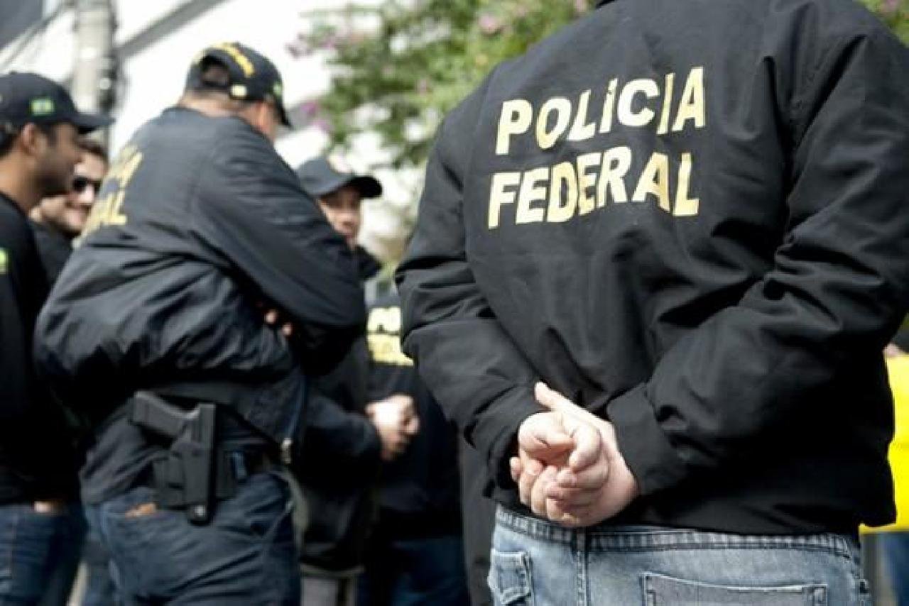LAVA-JATO PRENDE TRÊS EXECUTIVOS DO BANCO PAULISTA LAVA-JATO PRENDE TRÊS EXECUTIVOS DO BANCO PAULISTA