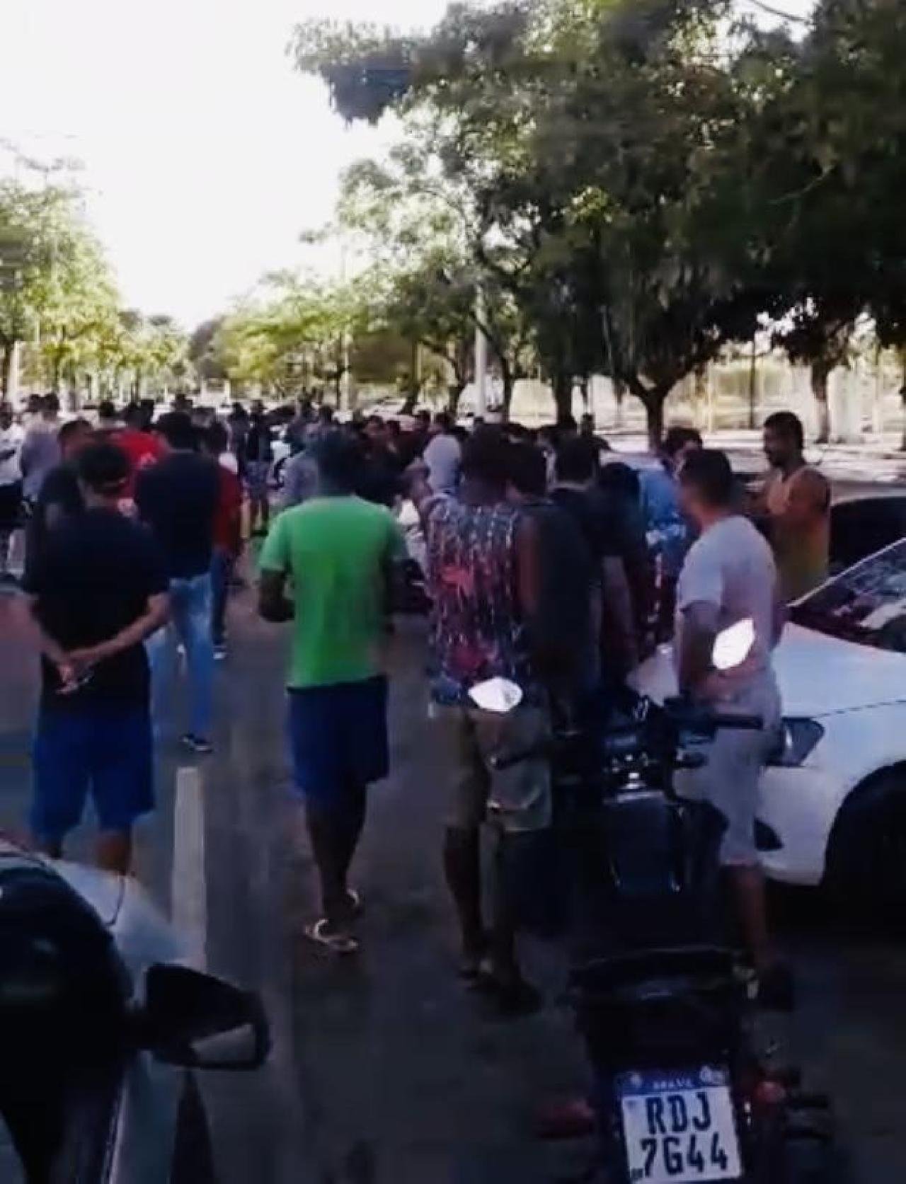 ILHÉUS: MOTORISTAS DE APLICATIVO FAZEM PROTESTO PELA MORTE DO COLEGA JOHN MENEZES ILHÉUS: MOTORISTAS DE APLICATIVO FAZEM PROTESTO PELA MORTE DO COLEGA JOHN MENEZES