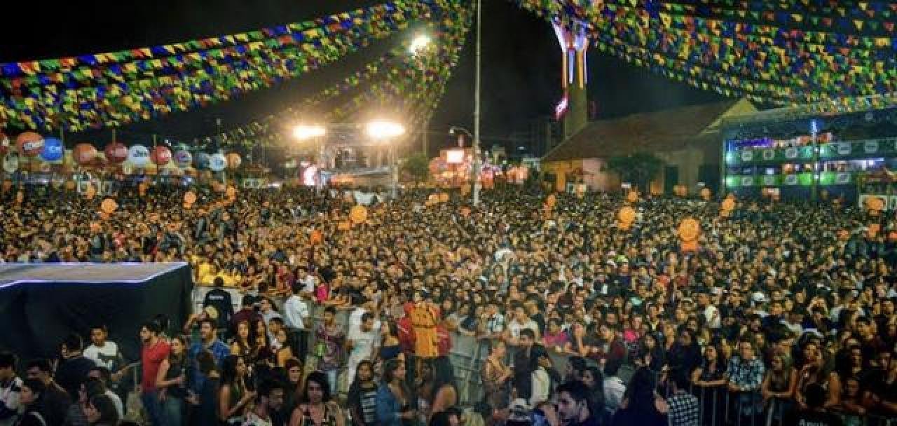 BAHIA: NOVO DECRETO DE RUI AUTORIZA FESTAS SEM LIMITE DE PÚBLICO BAHIA: NOVO DECRETO DE RUI AUTORIZA FESTAS SEM LIMITE DE PÚBLICO
