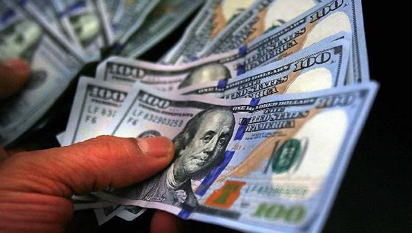 BRASILEIROS RECEBEM US$ 1.200 DO GOVERNO TRUMP CONTRA PERDA DE RENDA