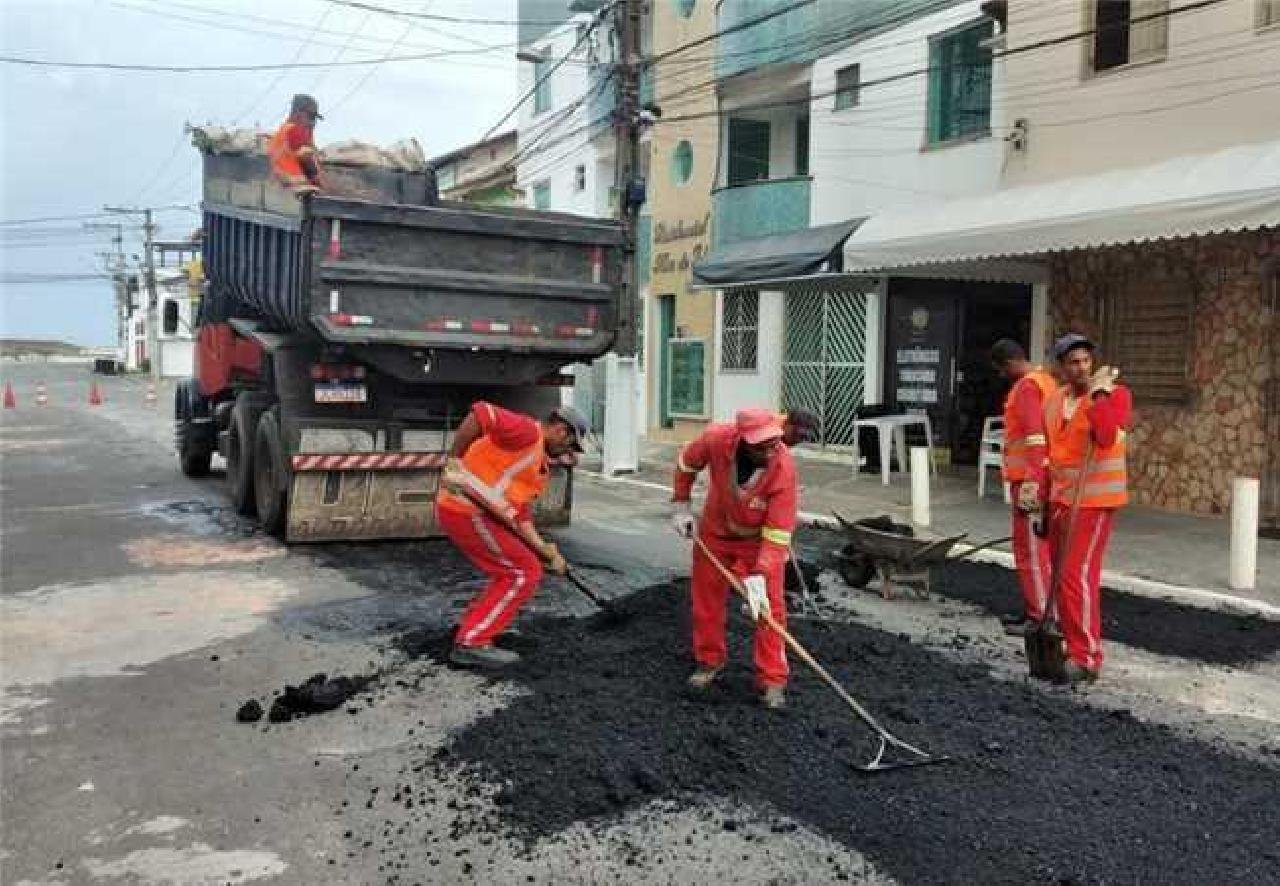 PREFEITURA DE ILHÉUS INTENSIFICA RECUPERAÇÃO DE VIAS EM DIVERSOS PONTOS DA CIDADE; CONFIRA SERVIÇOS PREFEITURA DE ILHÉUS INTENSIFICA RECUPERAÇÃO DE VIAS EM DIVERSOS PONTOS DA CIDADE; CONFIRA SERVIÇOS