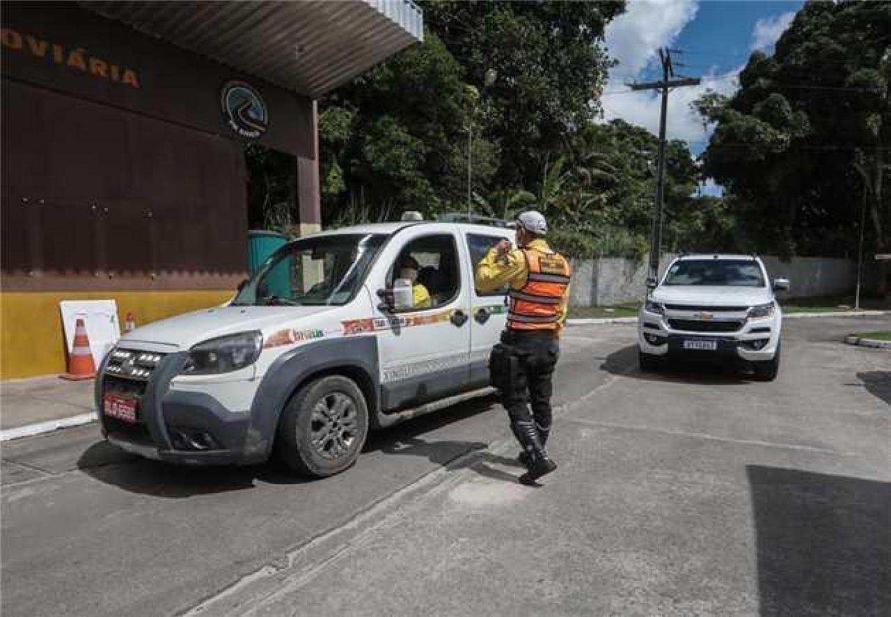 BARREIRAS DE CONTENÇÃO SÃO INSTALADAS PARA CONTER O AVANÇO DO CORONAVÍRUS BARREIRAS DE CONTENÇÃO SÃO INSTALADAS PARA CONTER O AVANÇO DO CORONAVÍRUS