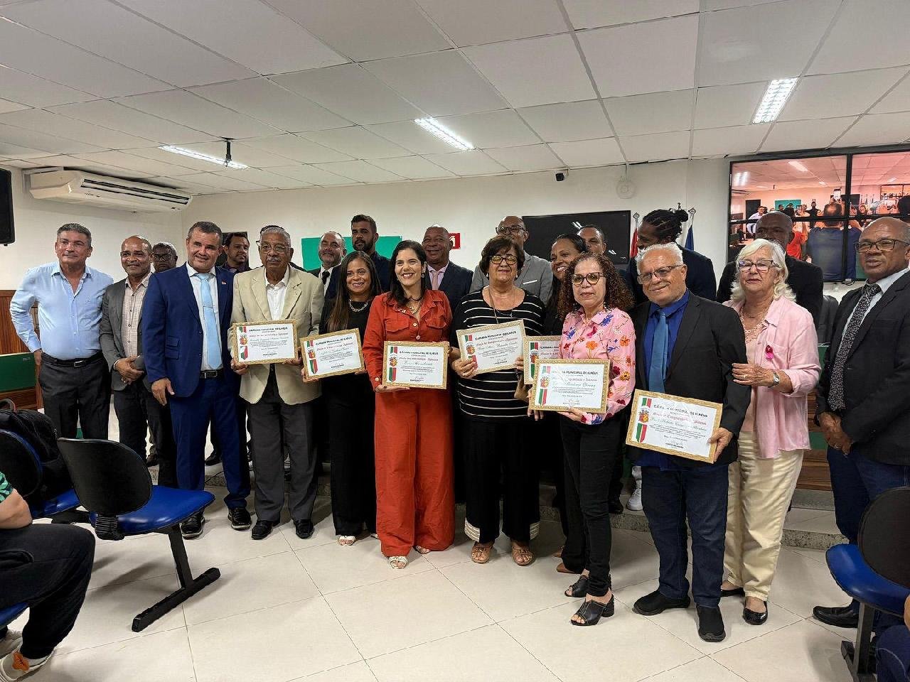 PROFESSORES DE ILHÉUS SÃO HOMENAGEADOS PELA CÂMARA DE VEREADORES PROFESSORES DE ILHÉUS SÃO HOMENAGEADOS PELA CÂMARA DE VEREADORES