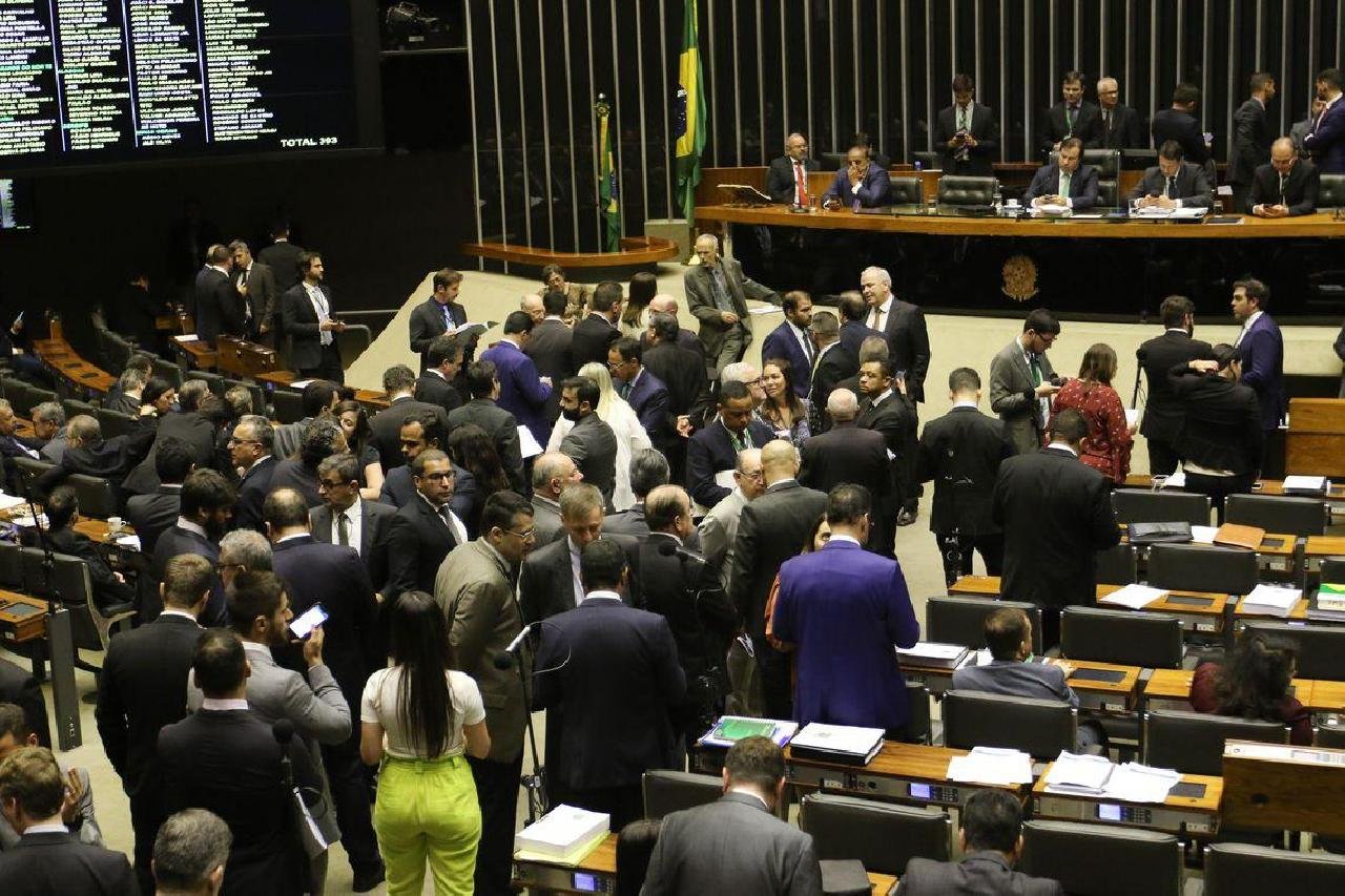 CÂMARA APROVA PACOTE ANTICRIME; TEXTO VAI AO SENADO