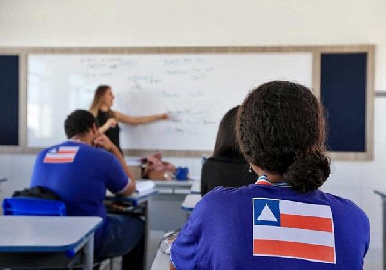 ANO LETIVO 2020/2021 NAS ESCOLAS ESTADUAIS TERÁ TRÊS ETAPAS E SE ENCERRA EM DEZEMBRO