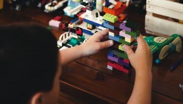 PROJETO BAIANO VISA CAPACITAR PROFESSORES E SERVIDORES DE ESCOLAS PÚBLICAS SOBRE O AUTISMO 
