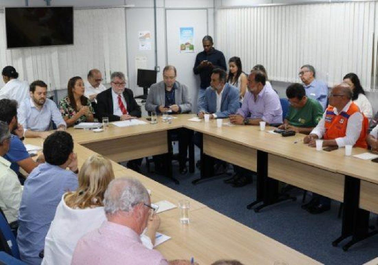 INEMA E SEMA DISCUTEM AÇÕES PARA CONTER ÓLEO NO LITORAL BAIANO INEMA E SEMA DISCUTEM AÇÕES PARA CONTER ÓLEO NO LITORAL BAIANO